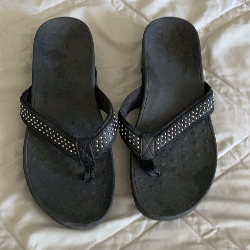 Vionic flip flops